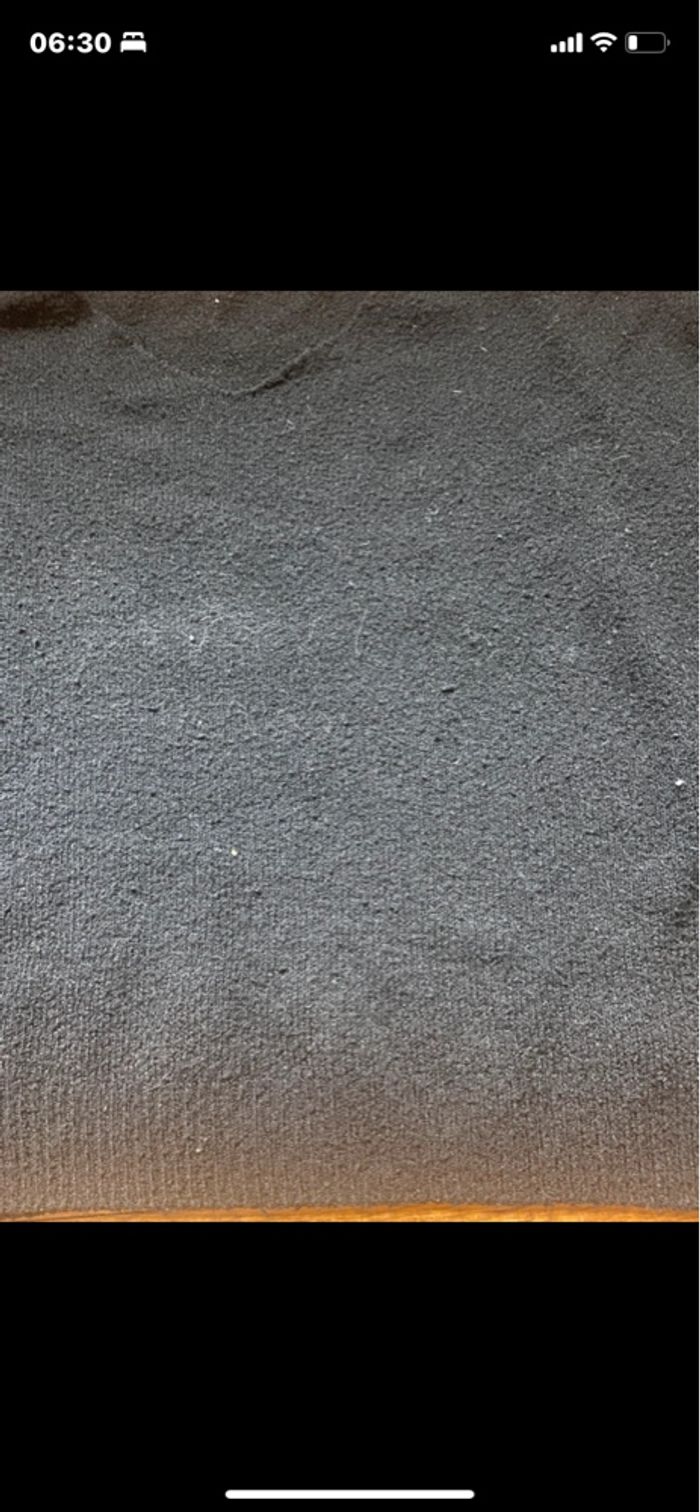 Pull noir décolleté en V - photo numéro 4