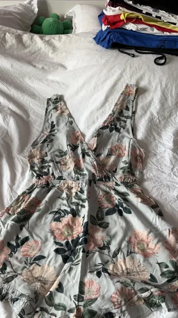Combinaison short fleuri