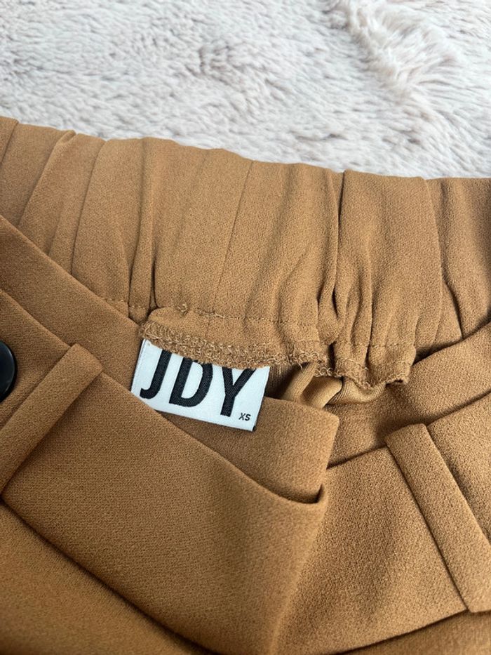 short raffiné et chic camel - photo numéro 4