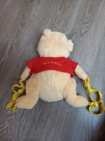 Peluche sac a dos winnie l'ourson