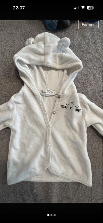 Veste à capuche blanche