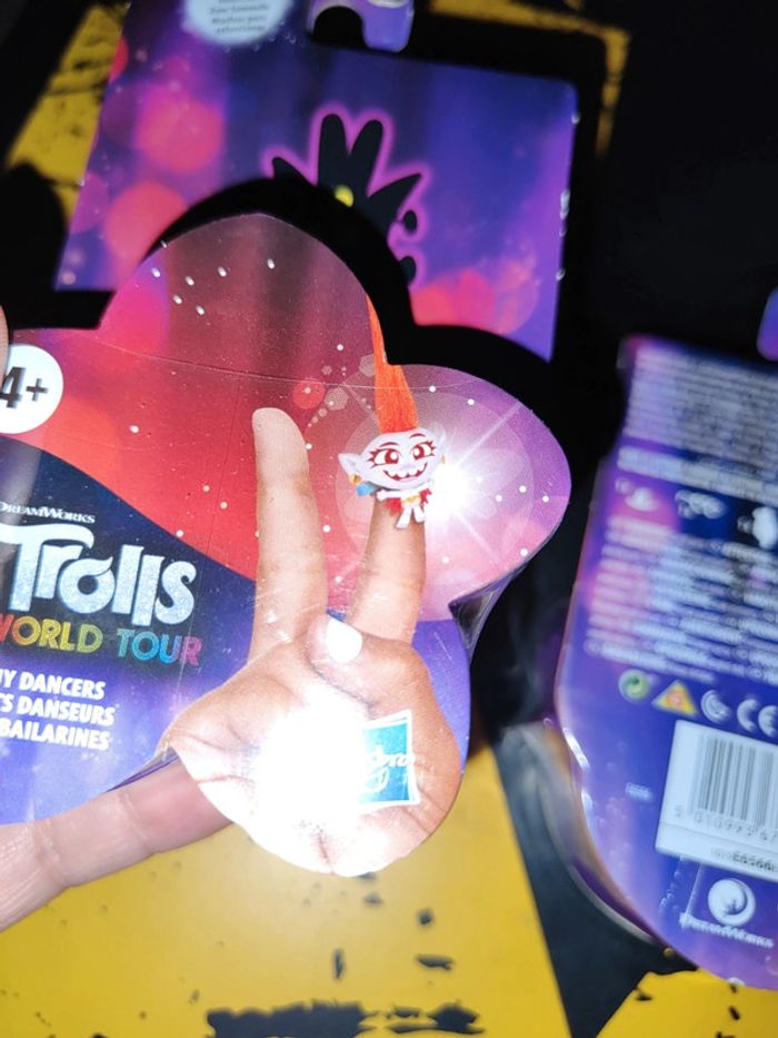 Lot 2 petites figurines doigt trolls - photo numéro 2