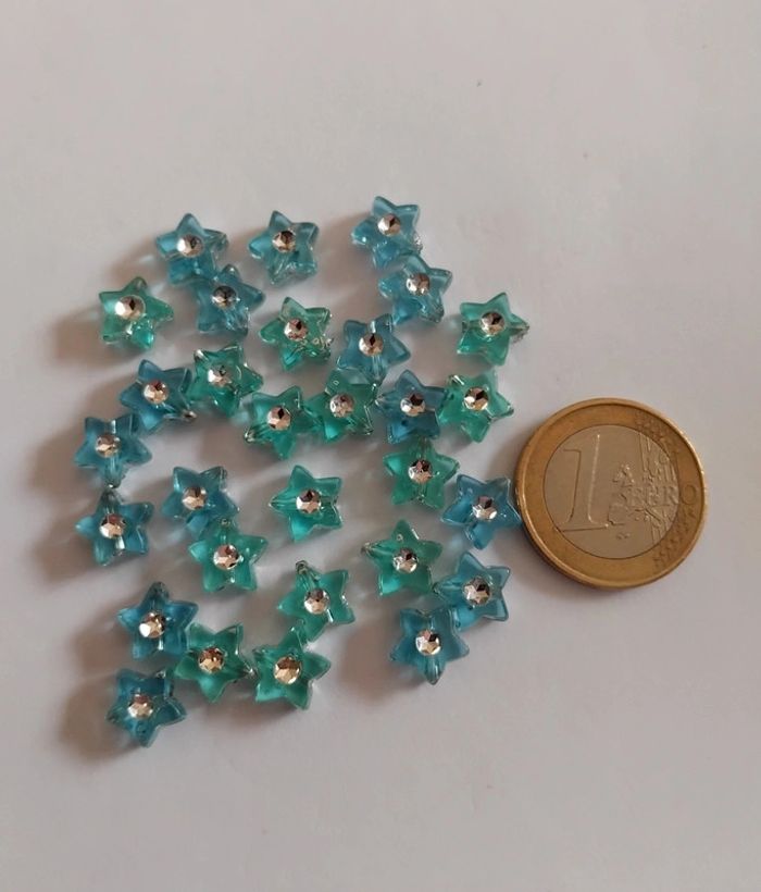 Lot de 28 perles avec strass