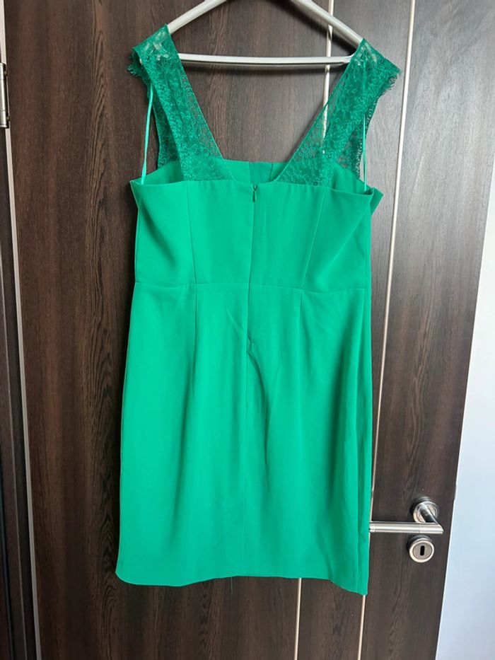 Robe verte détail dentelle - photo numéro 2