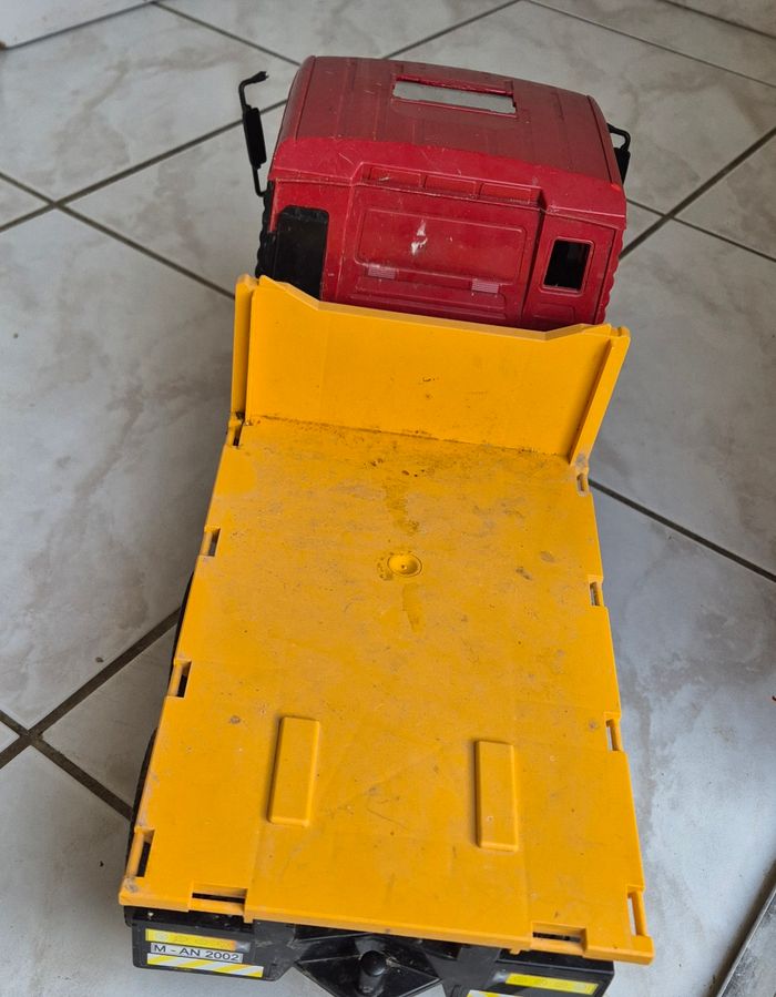 Gros camion Bruder plateau relevable - photo numéro 4