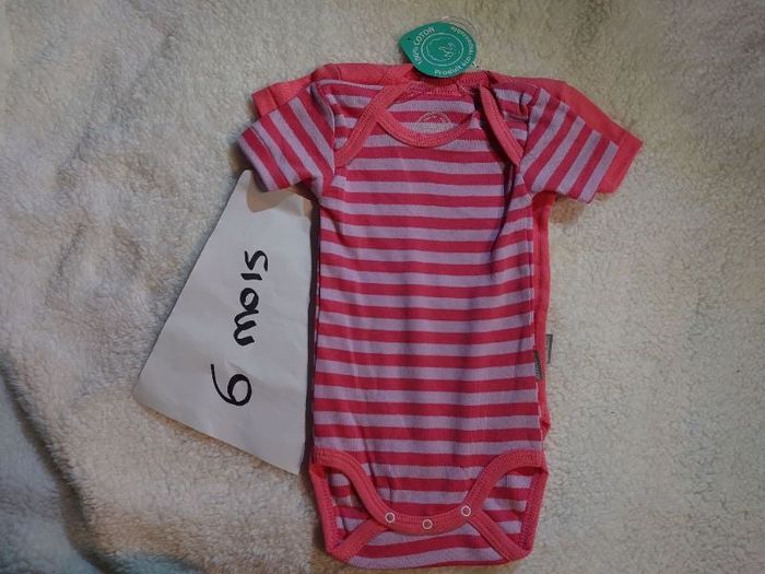 2 bodies manche courte 6 mois