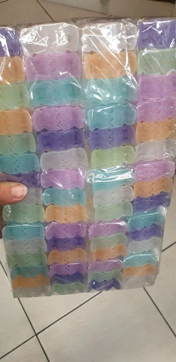 NEUF : lot de 12 pinces a cheveux. Différentes couleurs