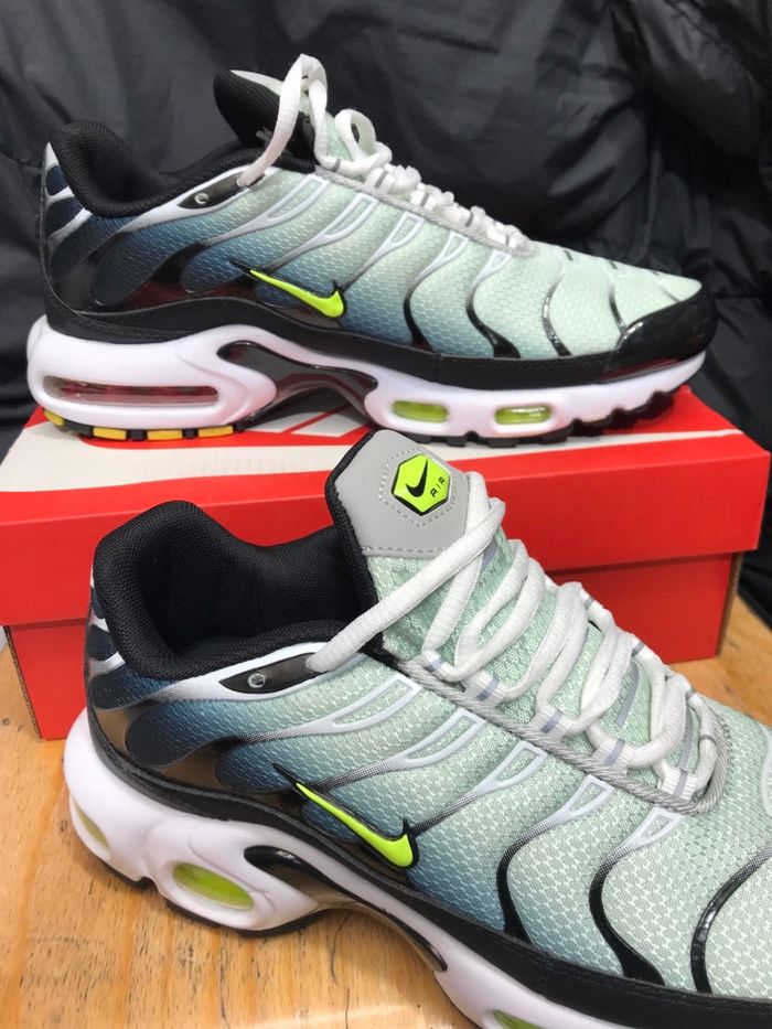 Tn vert jamais porté taille 45 - photo numéro 2