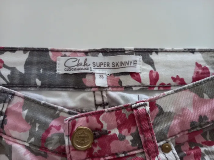 Joli pantalon fleuri C&A - photo numéro 3