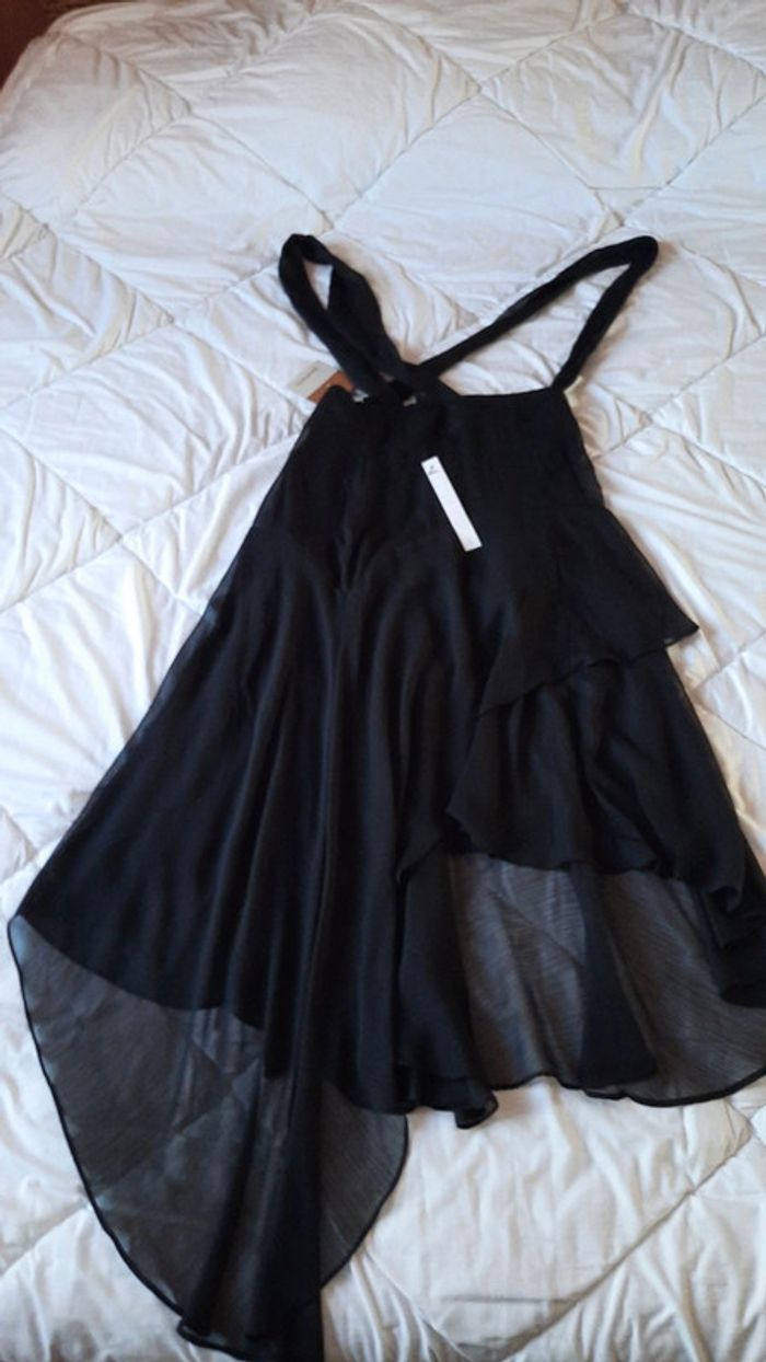 Robe noire à volants et bretelles - photo numéro 2