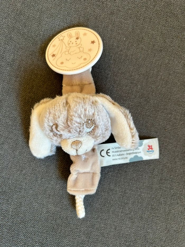 Attache tétine