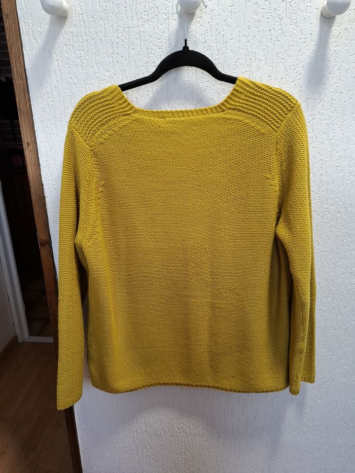 Joli pull femme C&A L col V moutarde très bon état - photo numéro 2