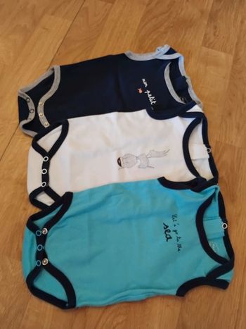 Lot bodies sans manches garçon 3mois taille 59