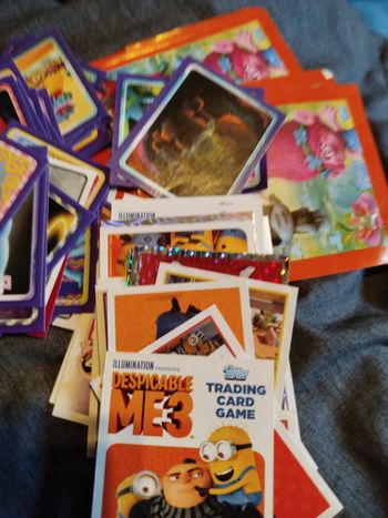 Lot panini pochettes trolls et cartes les minions