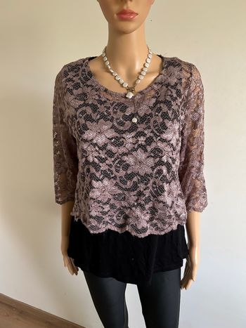 Blouse noire et beige avec dentelle taille 3 bon état 