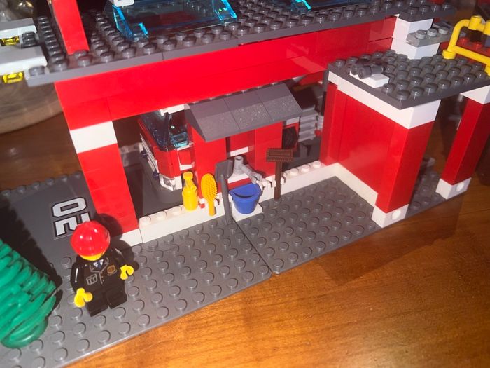 Lego caserne des pompiers 7945 - photo numéro 4
