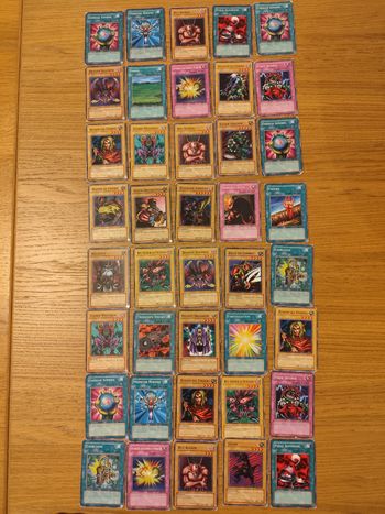 Lot 40 cartes Yu-gi-oh DDK deck demarrage kaiba 2002