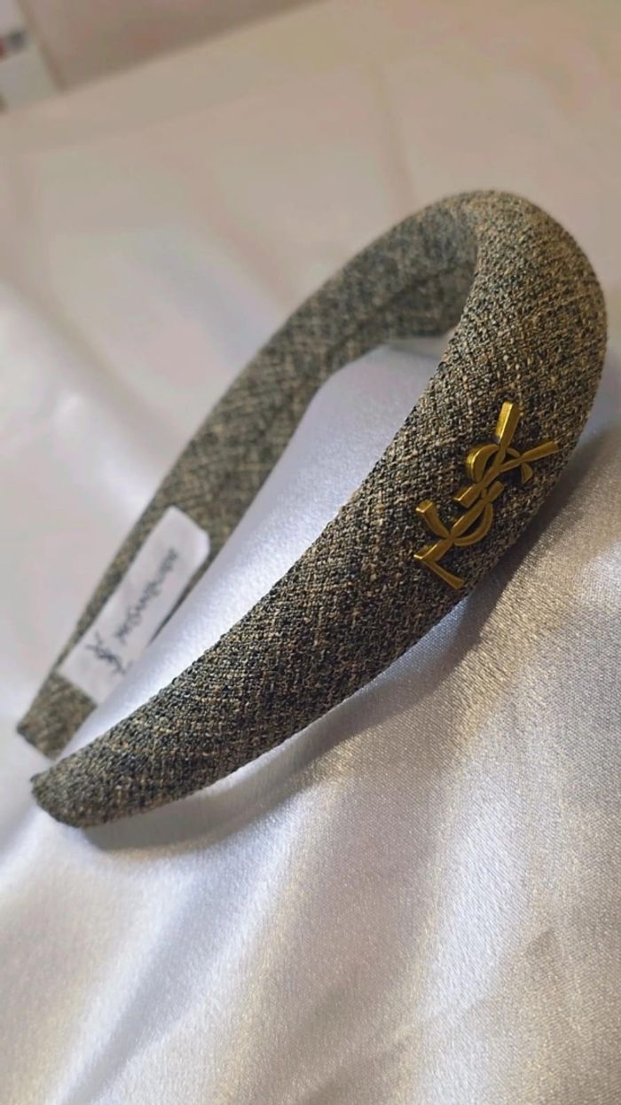 un accessoire de tête élégant et intemporel qui apporte une touche couture à n'importe quelle tenue. - photo numéro 2