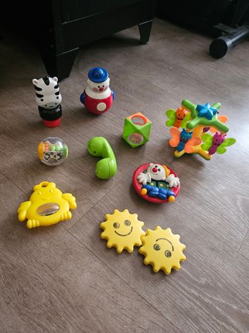 Lot petits jouets 1er âge 