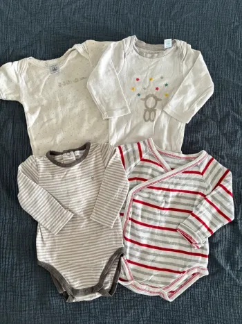 Lot 4 bodys garçon/fille 3 mois