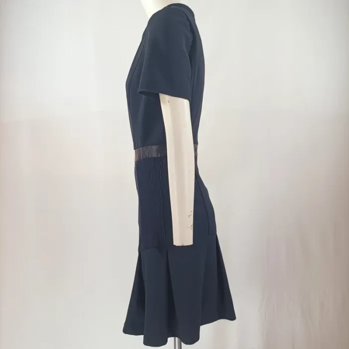 Robe courte cintrée bleu marine Pinko avec détail ceinture satinée A1143 - photo numéro 2