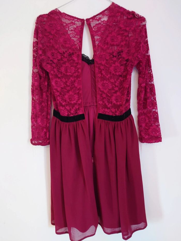 Très jolie robe bordeaux effet dentelle taille 36/38 - dressing trié par tailles - photo numéro 3