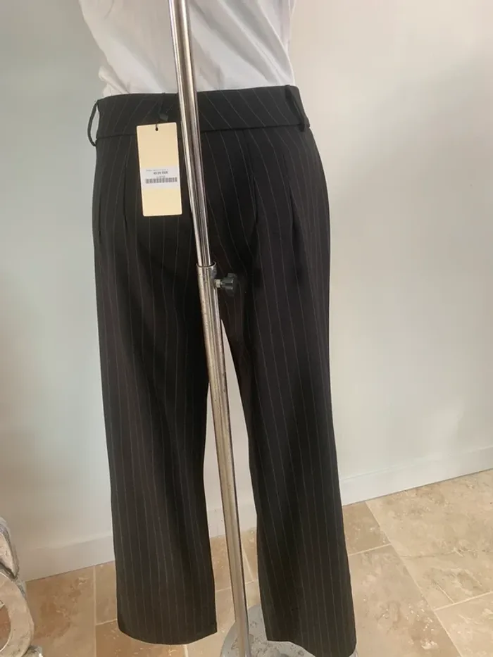 Pantalon Ivivi neuf T S - photo numéro 3