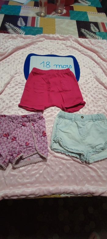 Lot 3 shorts Kiabi 18 mois