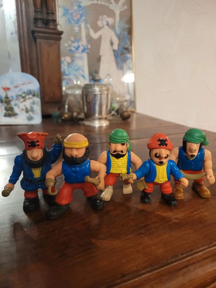 Vends 5 figurines pirates vintages 1997