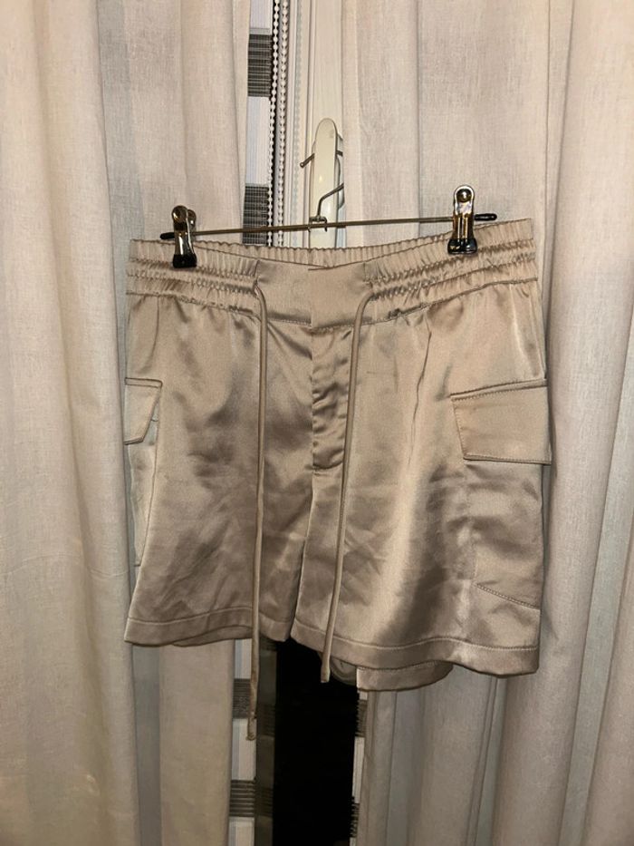 Short effet soie.