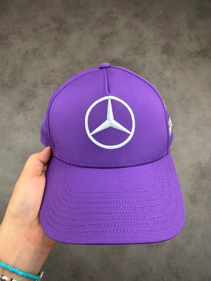 Casquette Mercedes F1 Gran Turismo Violette neuve - photo numéro 2