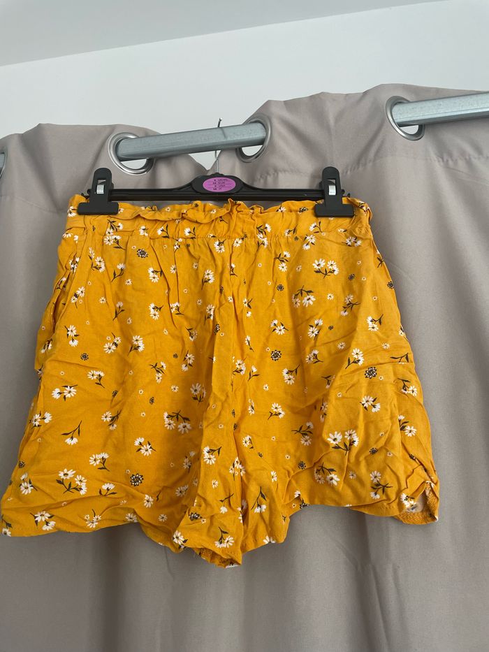 Short léger fille jaune avec fleurs - photo numéro 3