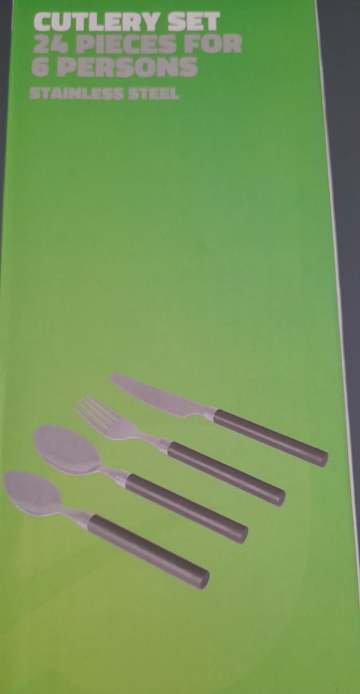 Ménagère 24 couverts neuve - photo numéro 2