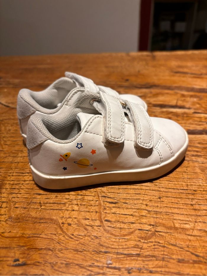 Chaussures blanches baskets enfant taille 21