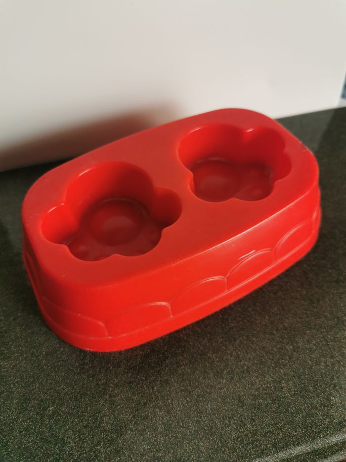 Double ecuelle pattes ou moules en plastique