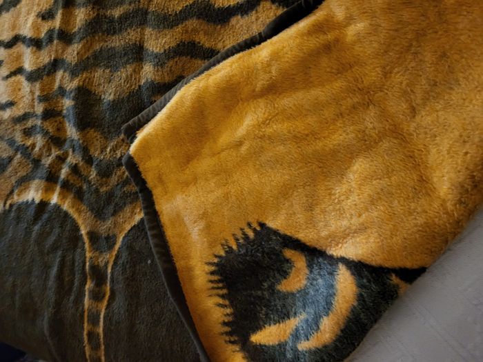 couvre lit , tigre , couverture fausse fourrure 180 x 200 - photo numéro 5