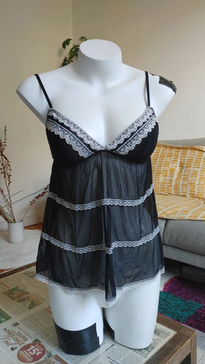 Top décolleté semi-transparent dentelle et mesh