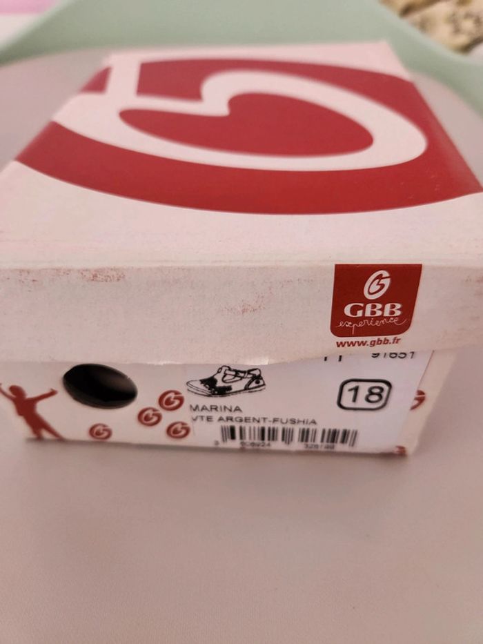 Chaussures GBB taille 18 grise pas nettoyer - photo numéro 5