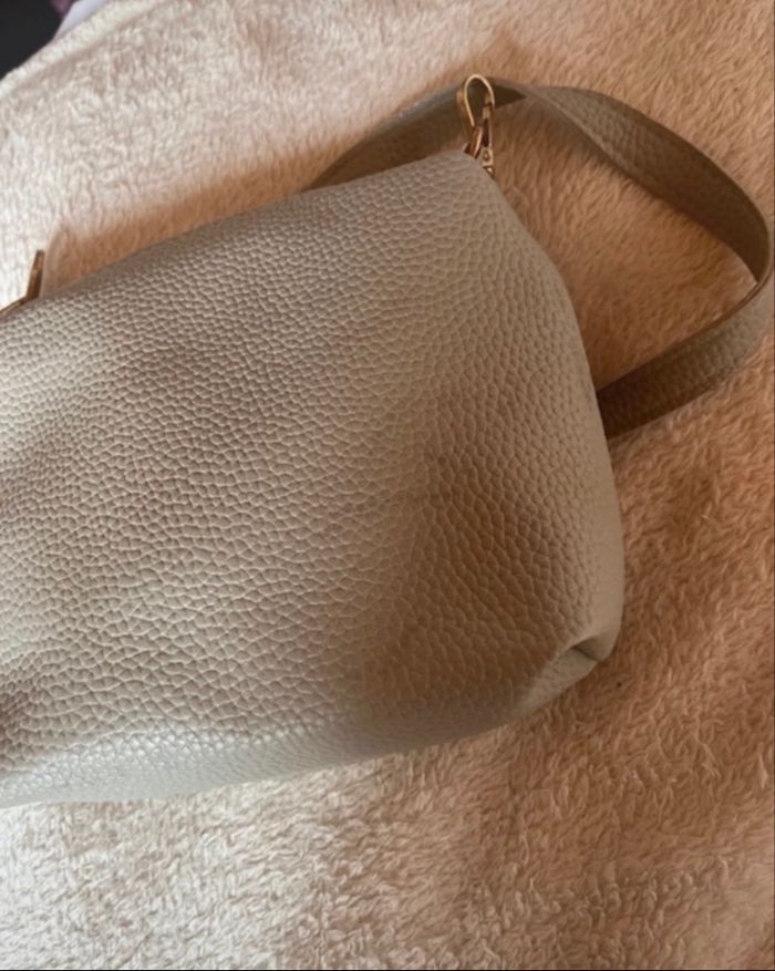 Sac à main gris avec son porte carte en très bon état - photo numéro 7