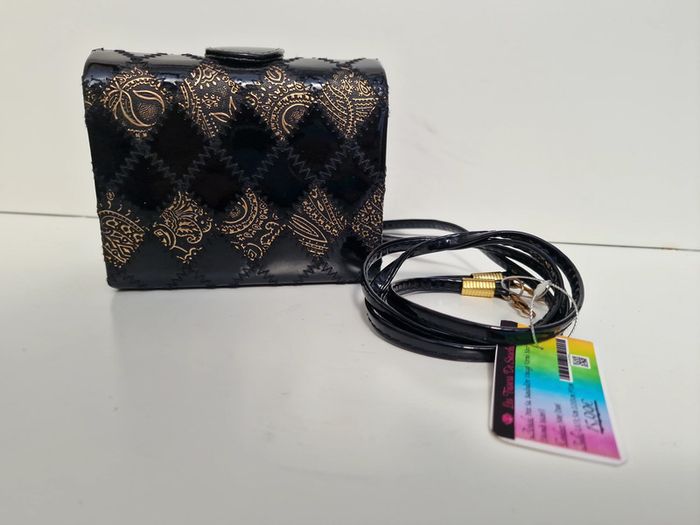 Sac Bandoulière Vintage Vernis Noir Reliefs Noirs Dorés - photo numéro 11