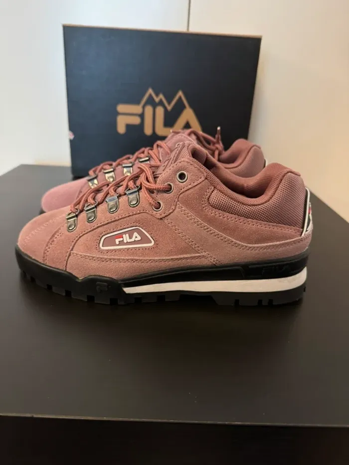 Baskets Fila Trailblazer S women taille 38 couleur rose. Neuf