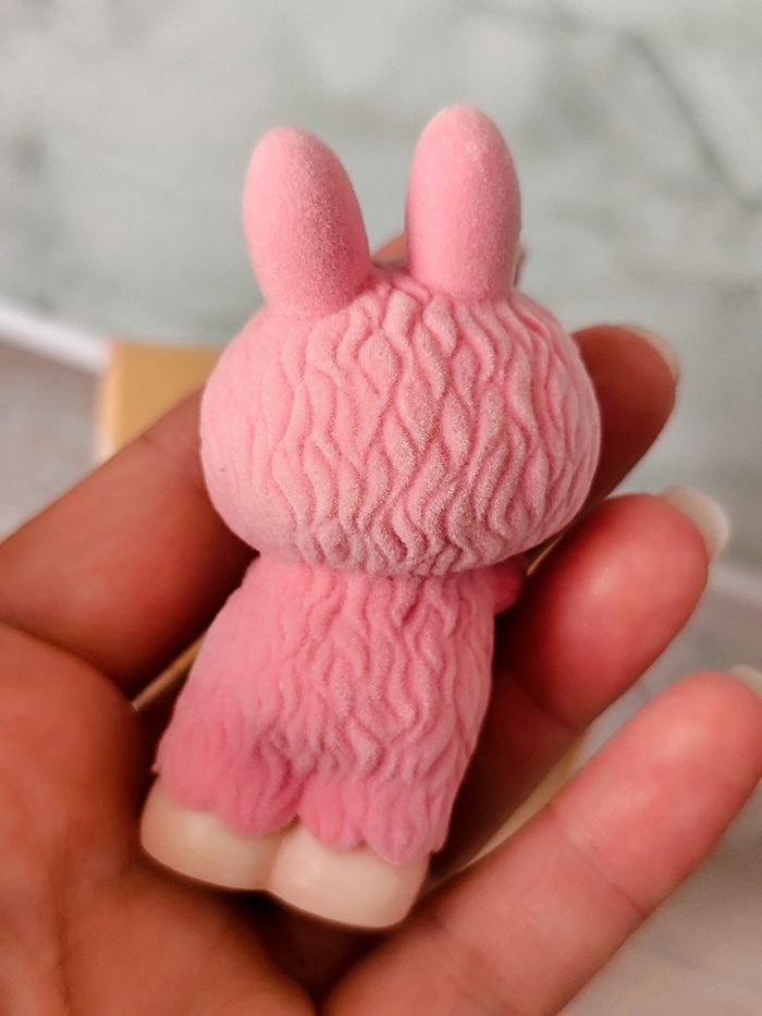 grosse figurine labubu fluffy rose - photo numéro 3