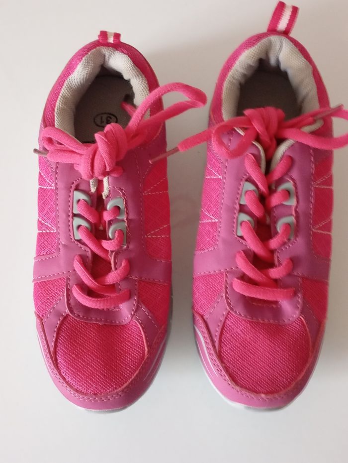 Baskets P31 . Avec lacets  . Tissu rose  et semelles extérieures grises . Parfait état . - photo numéro 6