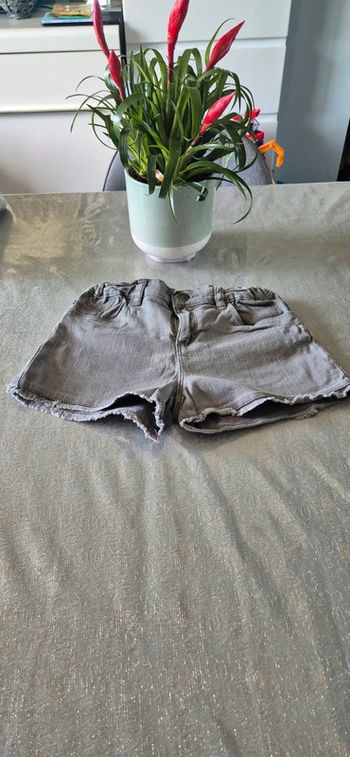 Short tape à l'œil 10 ans