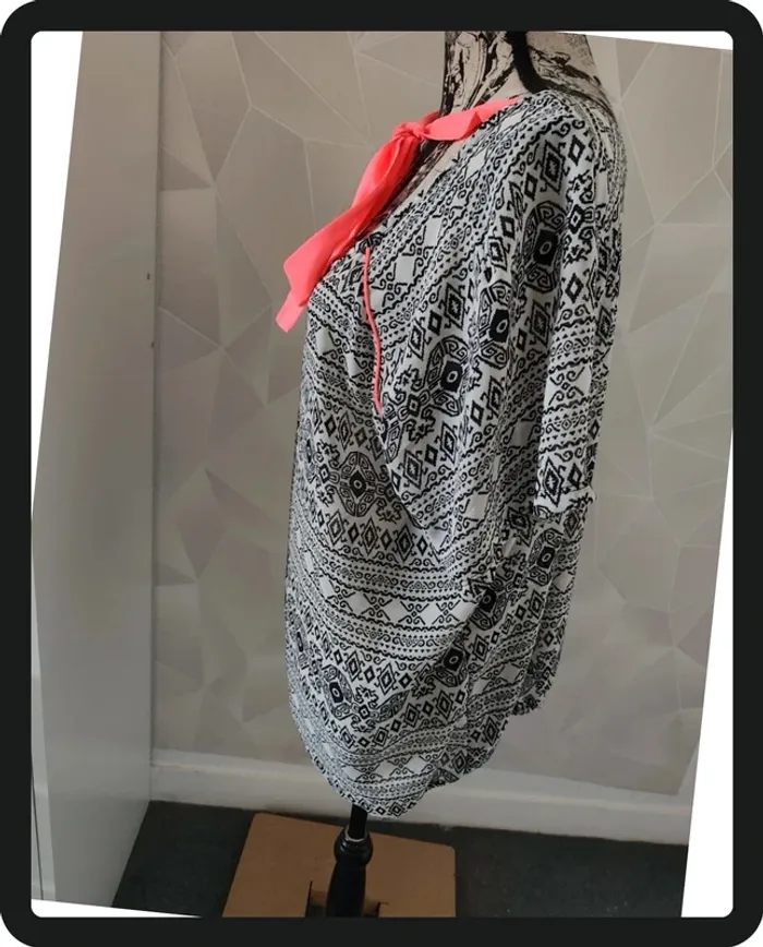 Blouse manches courtes - photo numéro 2