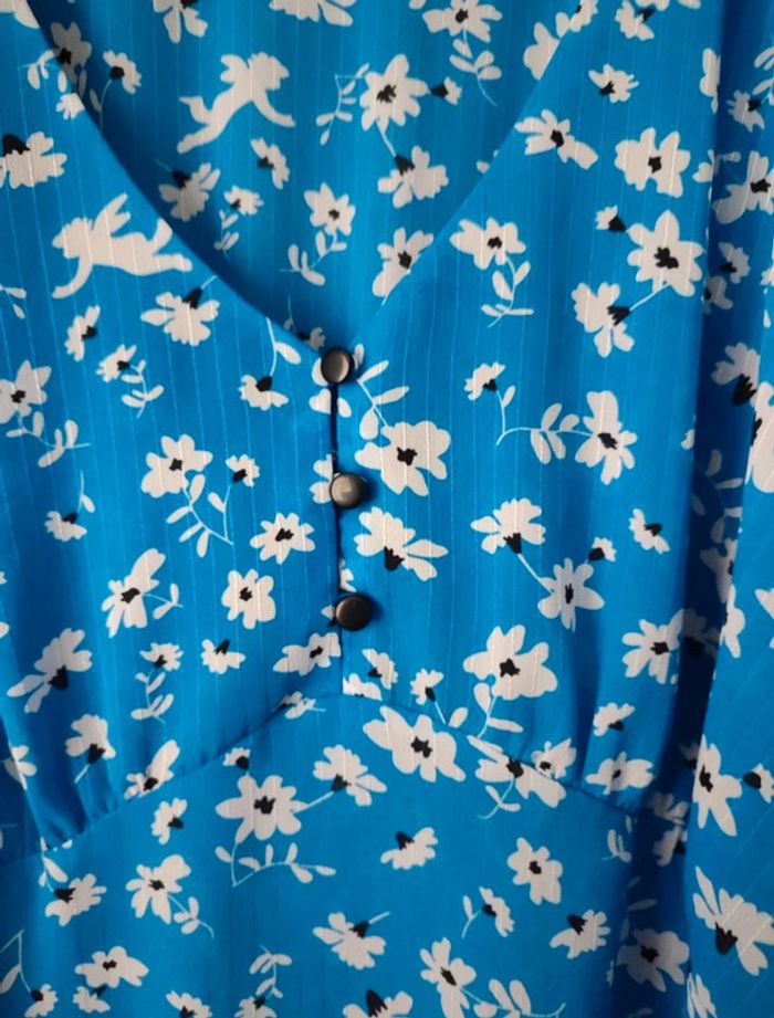 Tunique marque Etam
Taille 44
Neuve - photo numéro 4