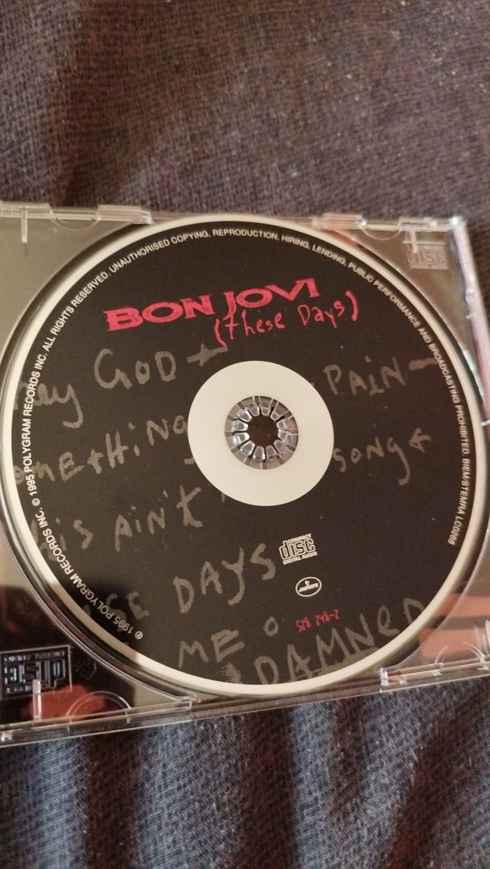 CD Album Bon Jovi These Days très bon état - photo numéro 3