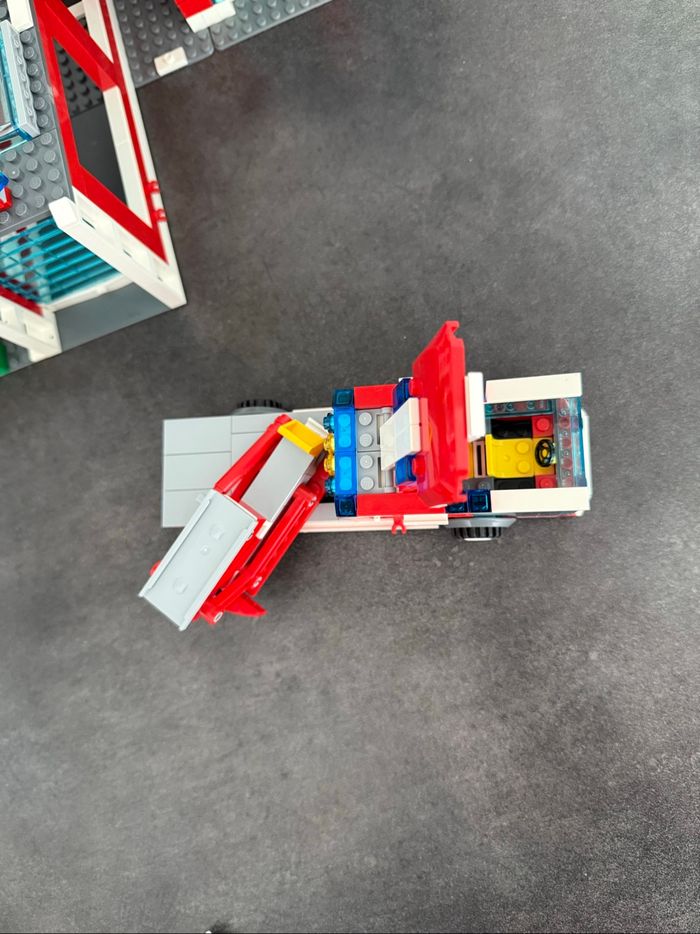 Lego city caserne pompiers 7208 - photo numéro 9