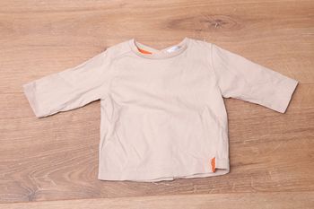 t-shirt beige