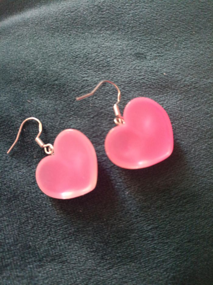 💖 Lot de 4 paires de boucles d’oreilles cœur Barbie – Résine style girly Neuf sans étiquette - photo numéro 8